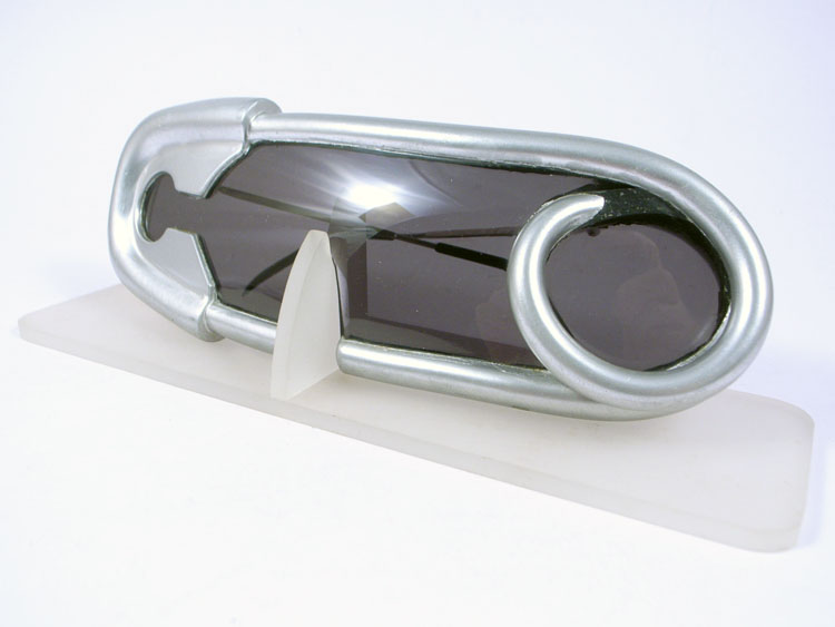 a0077842_21534870 H.R.Giger safety pin sun glasses