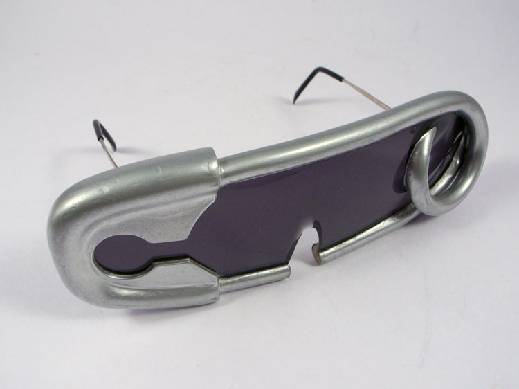 a0077842_2154599 H.R.Giger Safety pin sunglasses